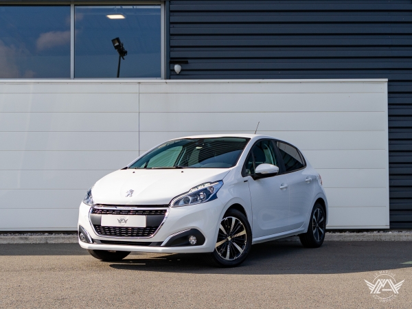 Peugeot 208 1.2 Puretech 82 ch Signature 5p