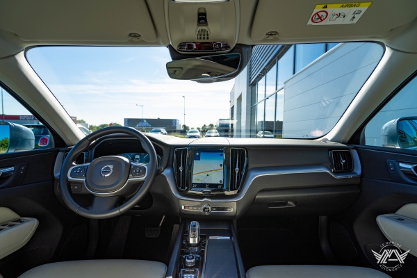  Volvo XC60 T8 TWIN ENGINE 390CH BUSINESS EXECUTIVE GEARTRONIC 8