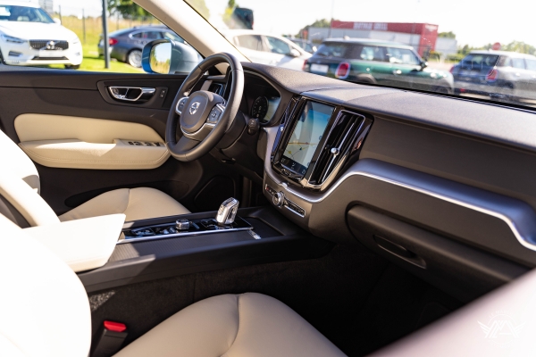  Volvo XC60 T8 TWIN ENGINE 390CH BUSINESS EXECUTIVE GEARTRONIC 8