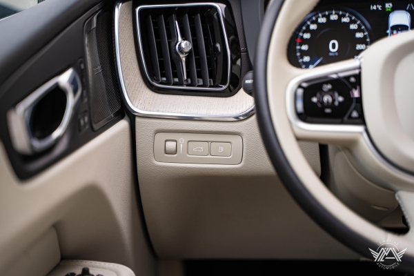 Volvo XC60 RECHARGE T6 AWD 340 CH INSCRIPTION LUXE GEARTRONIC8
