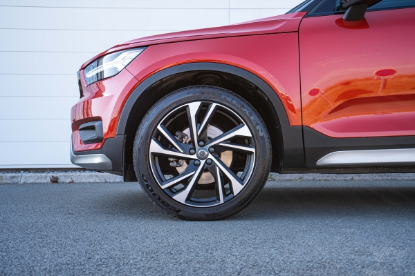  Volvo XC40 D4 AWD 190 R-DESIGN GEARTRONIC 8