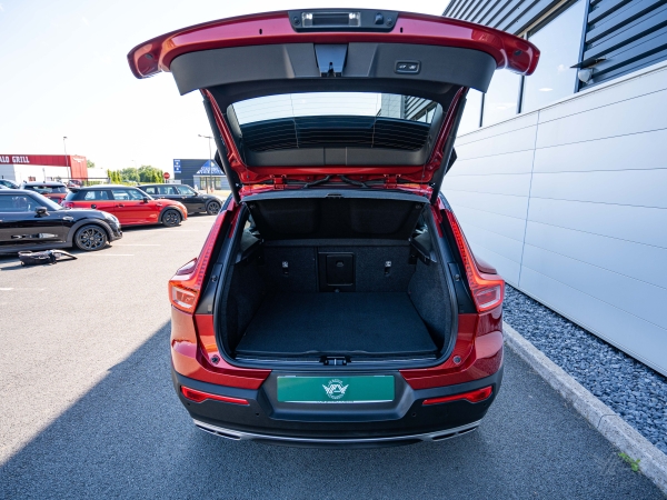  Volvo XC40 D4 AWD 190 R-DESIGN GEARTRONIC 8