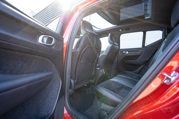  Volvo XC40 D4 AWD 190 R-DESIGN GEARTRONIC 8