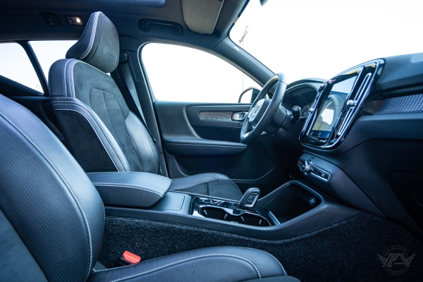  Volvo XC40 D4 AWD 190 R-DESIGN GEARTRONIC 8