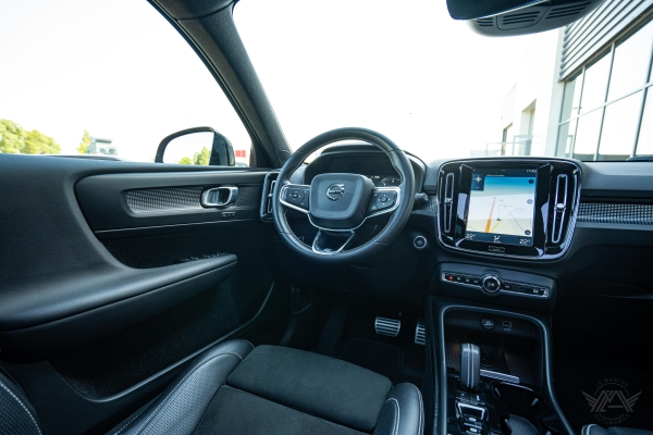  Volvo XC40 D4 AWD 190 R-DESIGN GEARTRONIC 8