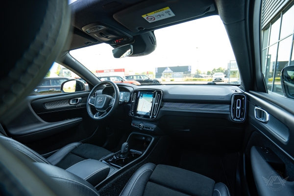  Volvo XC40 D4 AWD 190 R-DESIGN GEARTRONIC 8