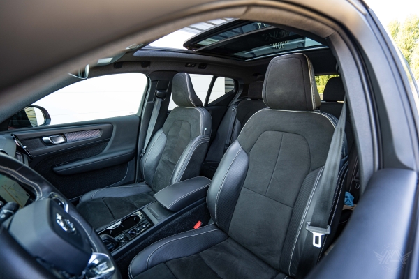  Volvo XC40 D4 AWD 190 R-DESIGN GEARTRONIC 8