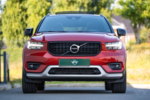  Volvo XC40 D4 AWD 190 R-DESIGN GEARTRONIC 8