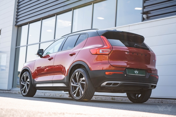  Volvo XC40 D4 AWD 190 R-DESIGN GEARTRONIC 8