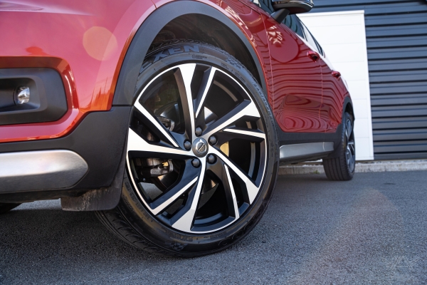  Volvo XC40 D4 AWD 190 R-DESIGN GEARTRONIC 8