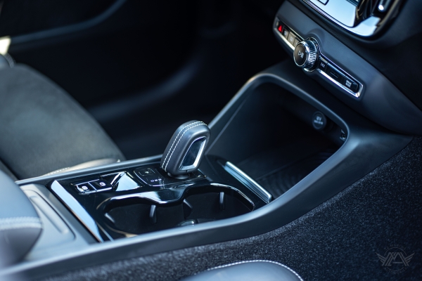  Volvo XC40 D4 AWD 190 R-DESIGN GEARTRONIC 8