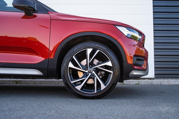  Volvo XC40 D4 AWD 190 R-DESIGN GEARTRONIC 8