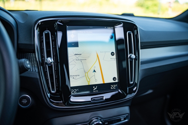  Volvo XC40 D4 AWD 190 R-DESIGN GEARTRONIC 8