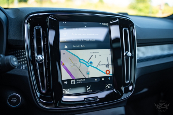  Volvo XC40 D4 AWD 190 R-DESIGN GEARTRONIC 8