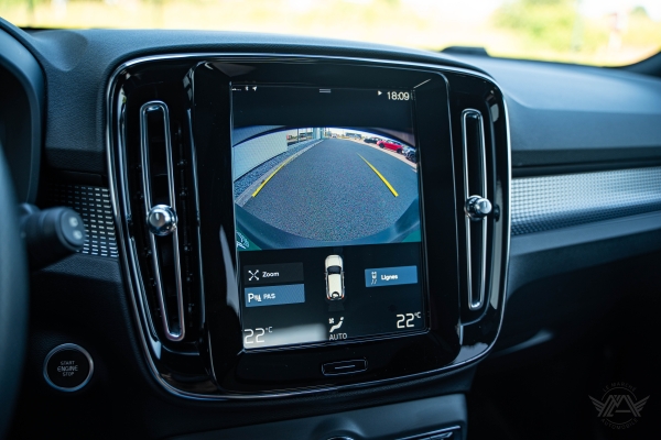  Volvo XC40 D4 AWD 190 R-DESIGN GEARTRONIC 8