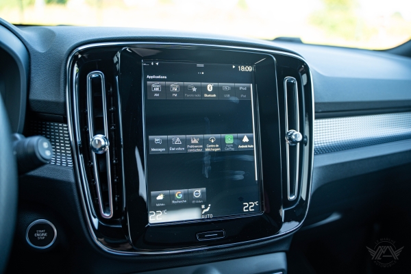  Volvo XC40 D4 AWD 190 R-DESIGN GEARTRONIC 8