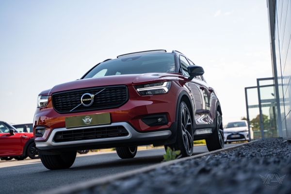 Volvo XC40 D4 AWD 190 R-DESIGN GEARTRONIC 8