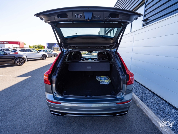  Volvo XC60 T8 AWD 390 Ch R-Design GEARTRONIC8