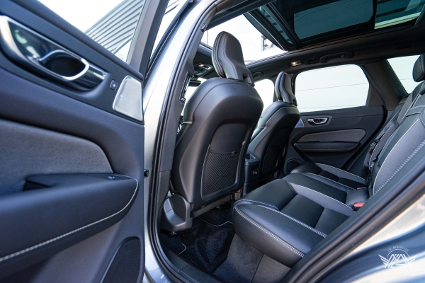  Volvo XC60 T8 AWD 390 Ch R-Design GEARTRONIC8