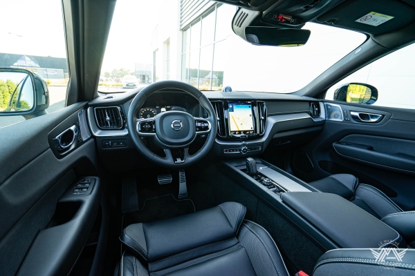  Volvo XC60 T8 AWD 390 Ch R-Design GEARTRONIC8