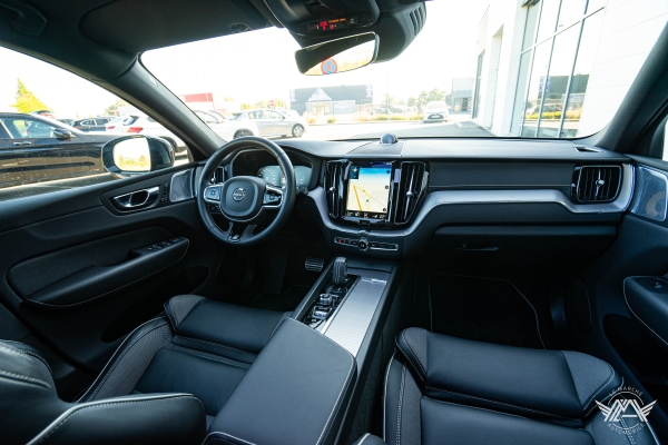  Volvo XC60 T8 AWD 390 Ch R-Design GEARTRONIC8