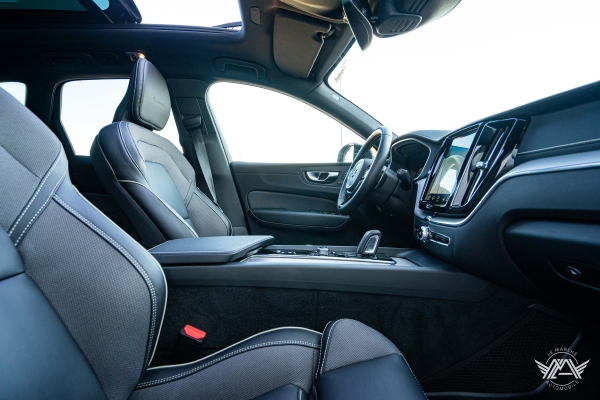  Volvo XC60 T8 AWD 390 Ch R-Design GEARTRONIC8