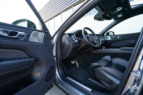  Volvo XC60 T8 AWD 390 Ch R-Design GEARTRONIC8