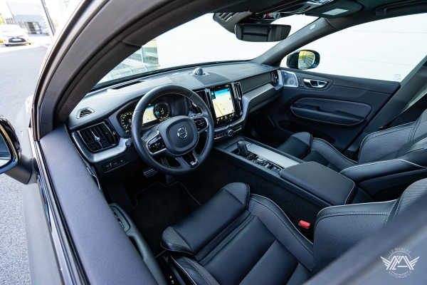  Volvo XC60 T8 AWD 390 Ch R-Design GEARTRONIC8