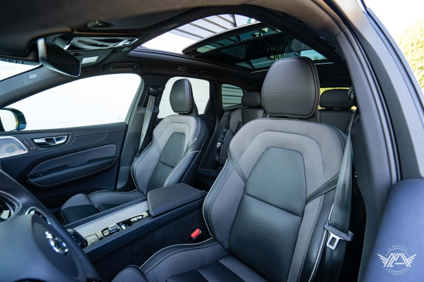  Volvo XC60 T8 AWD 390 Ch R-Design GEARTRONIC8