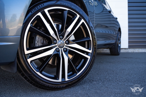  Volvo XC60 T8 AWD 390 Ch R-Design GEARTRONIC8