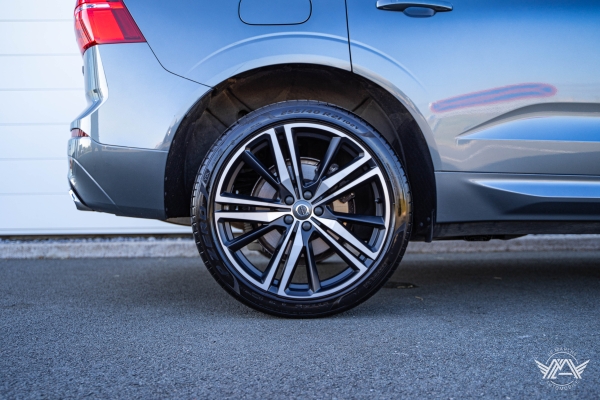  Volvo XC60 T8 AWD 390 Ch R-Design GEARTRONIC8