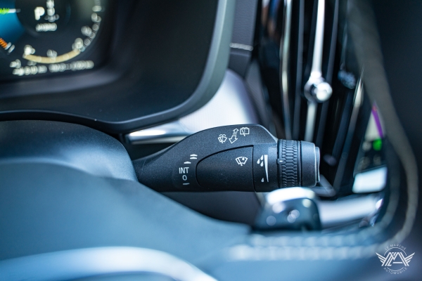  Volvo XC60 T8 AWD 390 Ch R-Design GEARTRONIC8