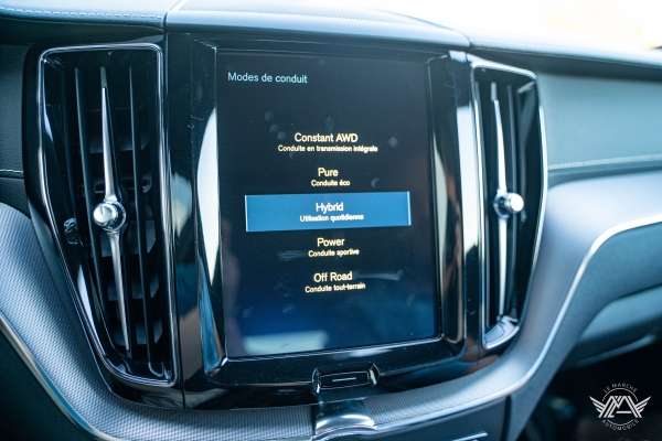  Volvo XC60 T8 AWD 390 Ch R-Design GEARTRONIC8