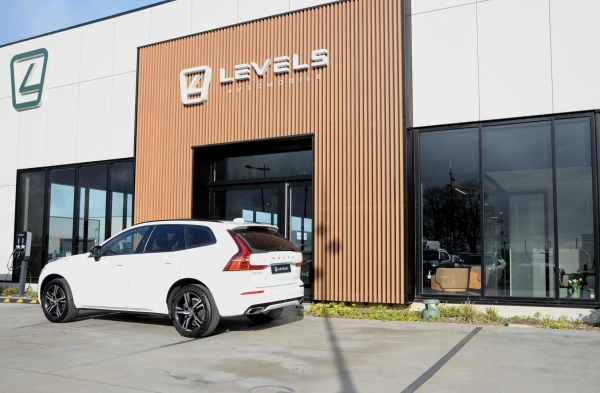 Volvo XC60 T8 RECHARGE AWD 390 CH R-DESIGN GEARTRONIC 8