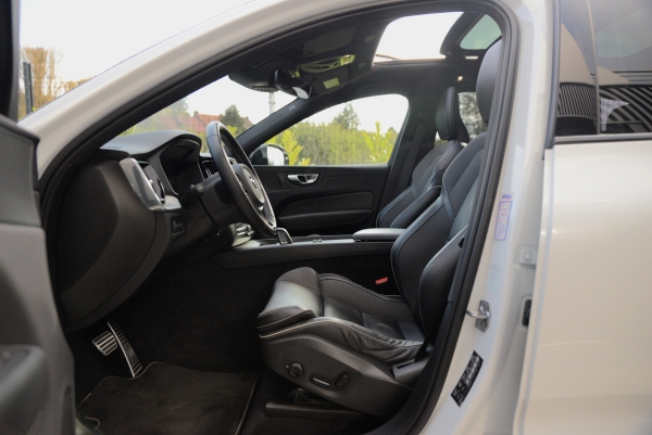 Volvo XC60 T8 RECHARGE AWD 390 CH R-DESIGN GEARTRONIC 8