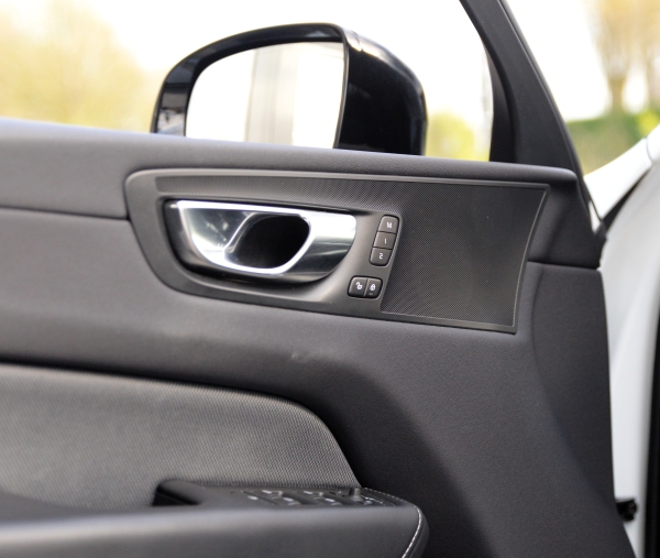 Volvo XC60 T8 RECHARGE AWD 390 CH R-DESIGN GEARTRONIC 8