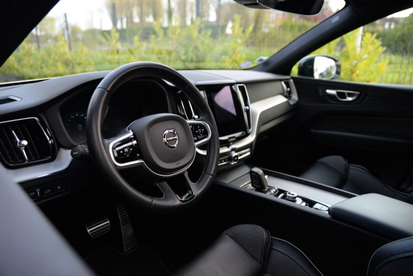 Volvo XC60 T8 RECHARGE AWD 390 CH R-DESIGN GEARTRONIC 8