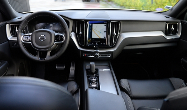 Volvo XC60 T8 RECHARGE AWD 390 CH R-DESIGN GEARTRONIC 8