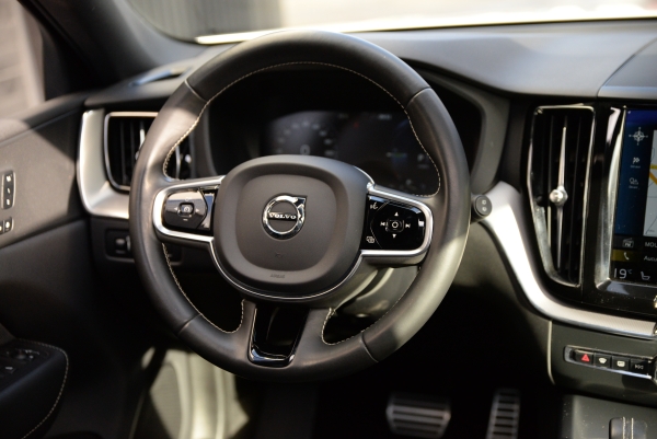 Volvo XC60 T8 RECHARGE AWD 390 CH R-DESIGN GEARTRONIC 8