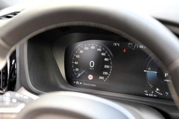 Volvo XC60 T8 RECHARGE AWD 390 CH R-DESIGN GEARTRONIC 8