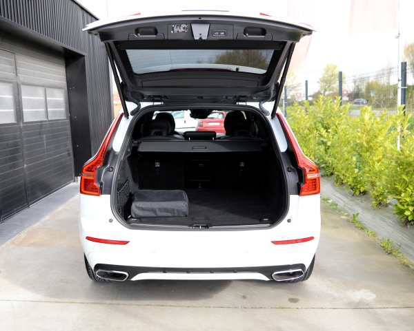 Volvo XC60 T8 RECHARGE AWD 390 CH R-DESIGN GEARTRONIC 8