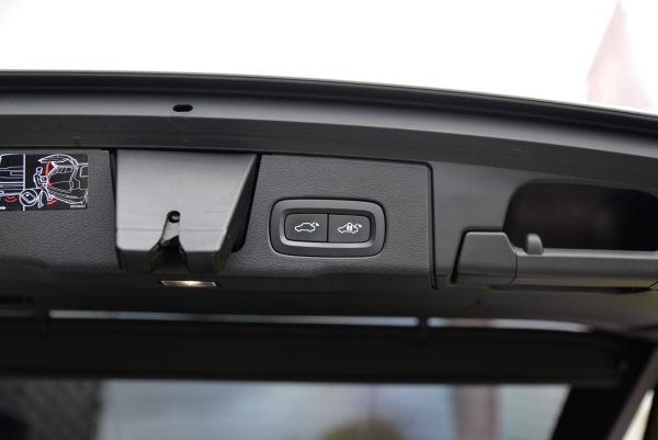 Volvo XC60 T8 RECHARGE AWD 390 CH R-DESIGN GEARTRONIC 8