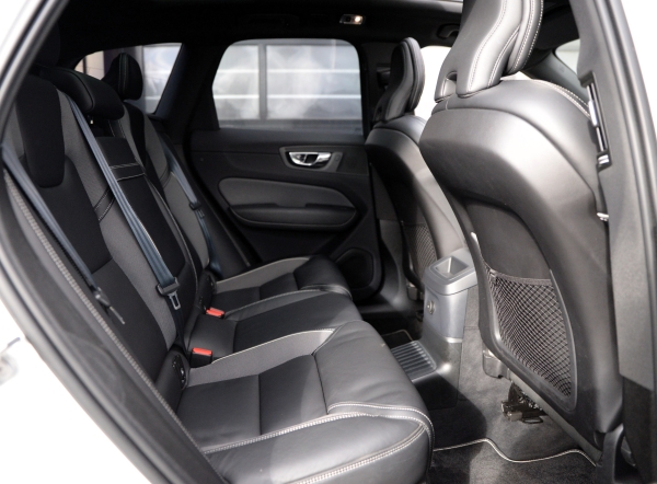 Volvo XC60 T8 RECHARGE AWD 390 CH R-DESIGN GEARTRONIC 8