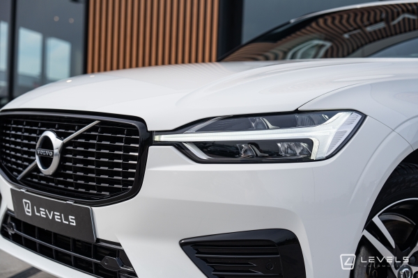  Volvo XC60 T8 RECHARGE AWD 390 CH R-DESIGN GEARTRONIC 8