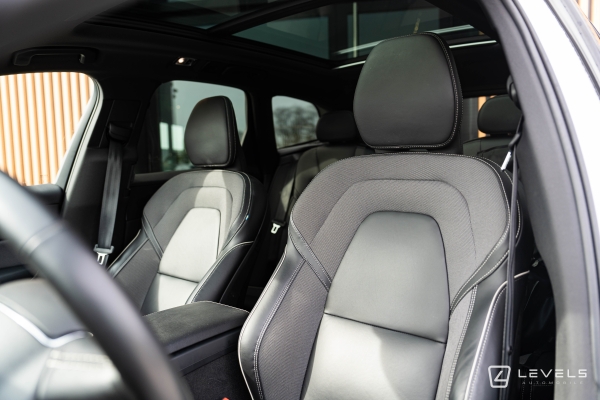  Volvo XC60 T8 RECHARGE AWD 390 CH R-DESIGN GEARTRONIC 8