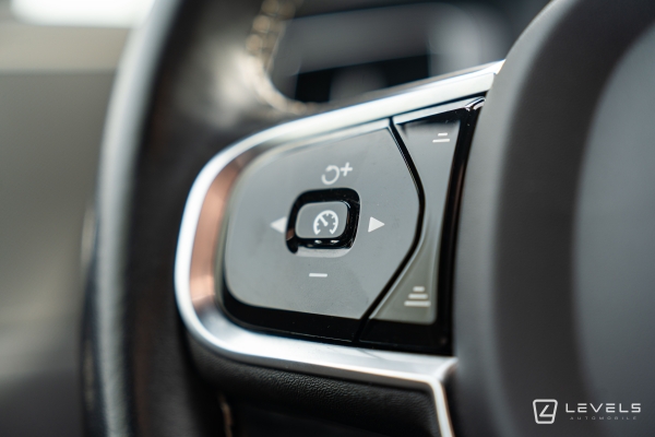  Volvo XC60 T8 RECHARGE AWD 390 CH R-DESIGN GEARTRONIC 8