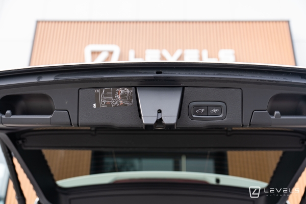 Volvo XC60 T8 RECHARGE AWD 390 CH R-DESIGN GEARTRONIC 8