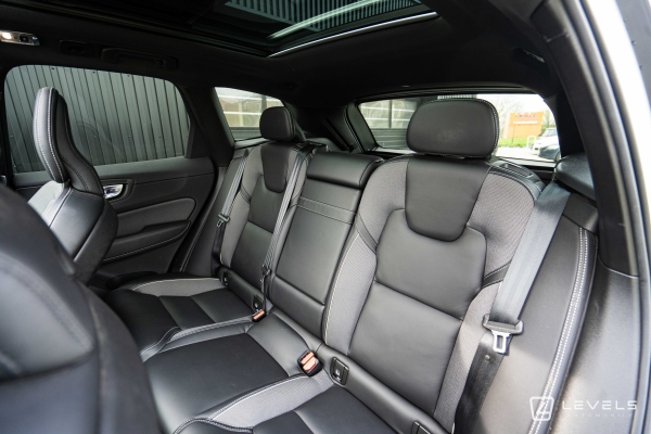  Volvo XC60 T8 RECHARGE AWD 390 CH R-DESIGN GEARTRONIC 8