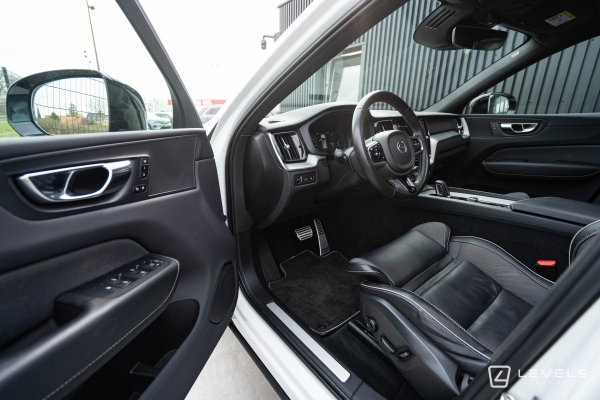  Volvo XC60 T8 RECHARGE AWD 390 CH R-DESIGN GEARTRONIC 8