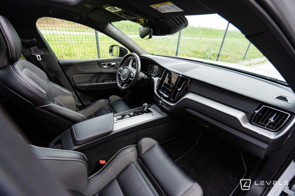 Volvo XC60 T8 RECHARGE AWD 390 CH R-DESIGN GEARTRONIC 8